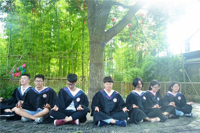 食在周庄， 留住毕业念想。