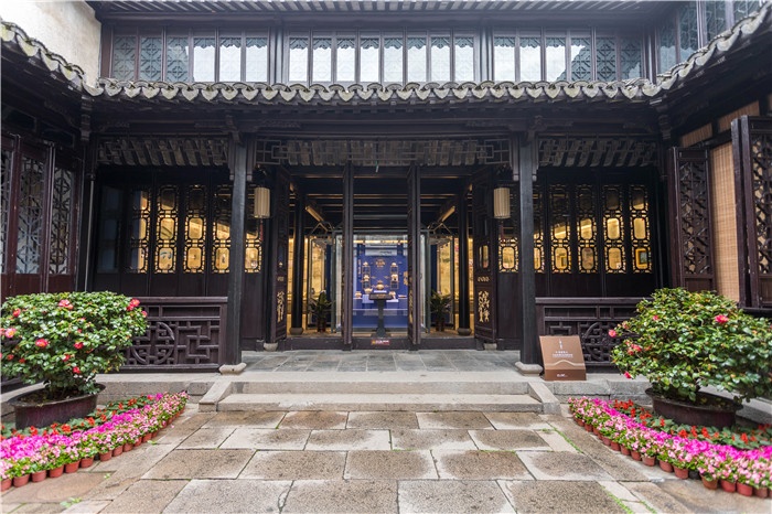 黑白勾勒｜一笔画入生活，一脚踏足水乡——王建群钢笔画展